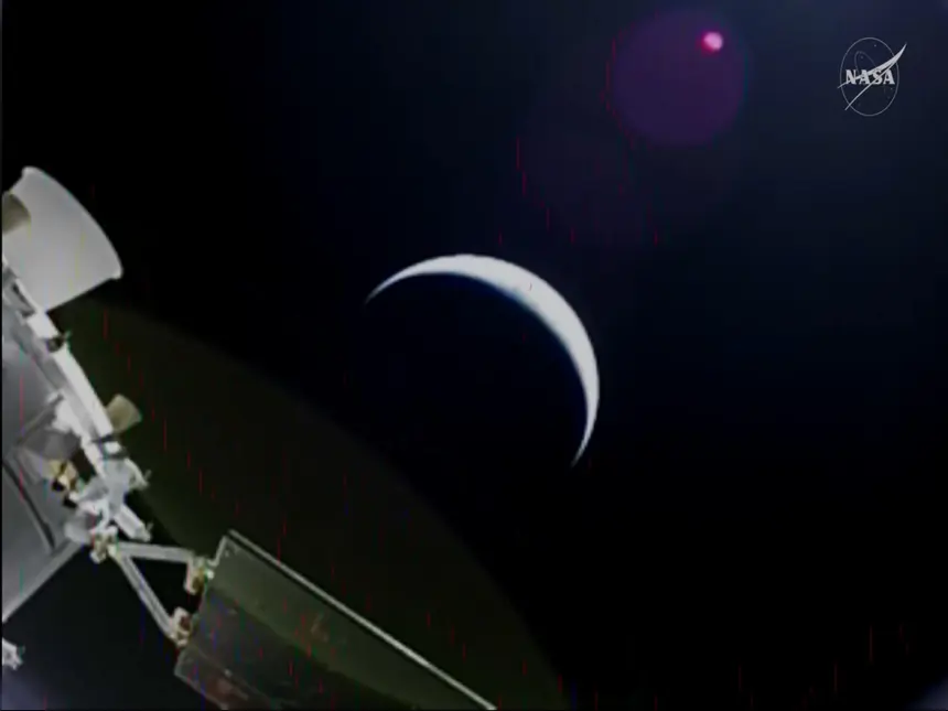 Artemis II leaving earth.png