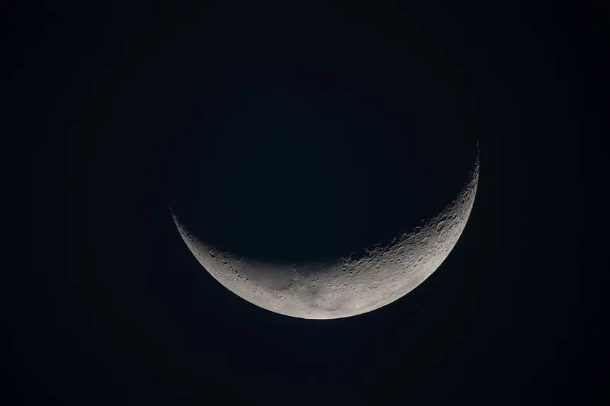 Crescent Moon Ahead of Flyby (art002e019570).jpg