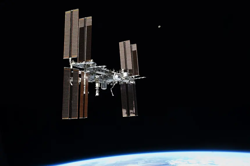 STS-135 final flyaround of ISS 1.jpg