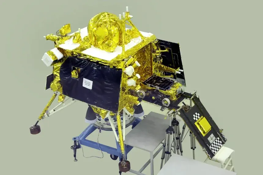Chandrayaan-3 lander in clean-room 05.webp
