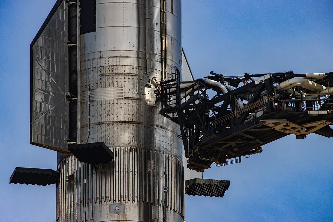 Space X booster Full Stack.jpg