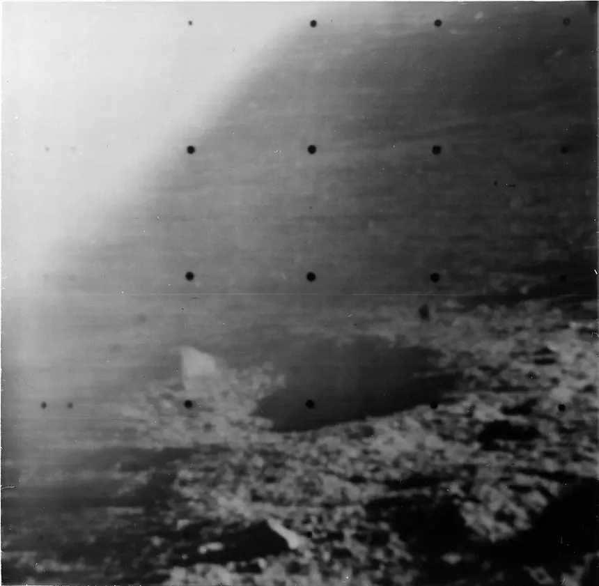 Surface of the Moon as seen by Surveyor 3 Press release 67-H-462.jpg